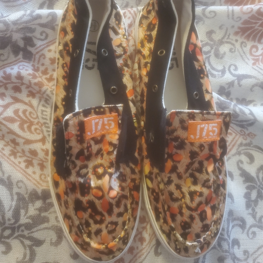Nwot Animal Print J75 loafers